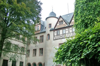 Auf dem Bild ist das Schloss Babenhausen zu sehen.