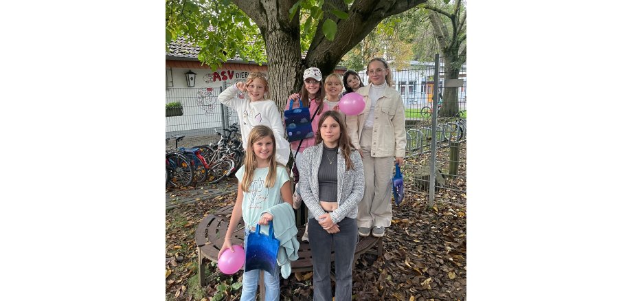 Gruppenfoto der Teilnehmer am Mädchenfest